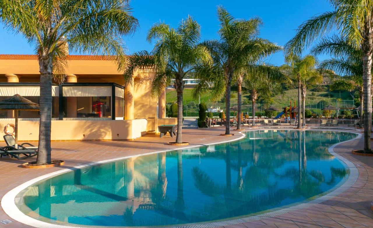 Luzbay Pool Apartments Экстерьер фото